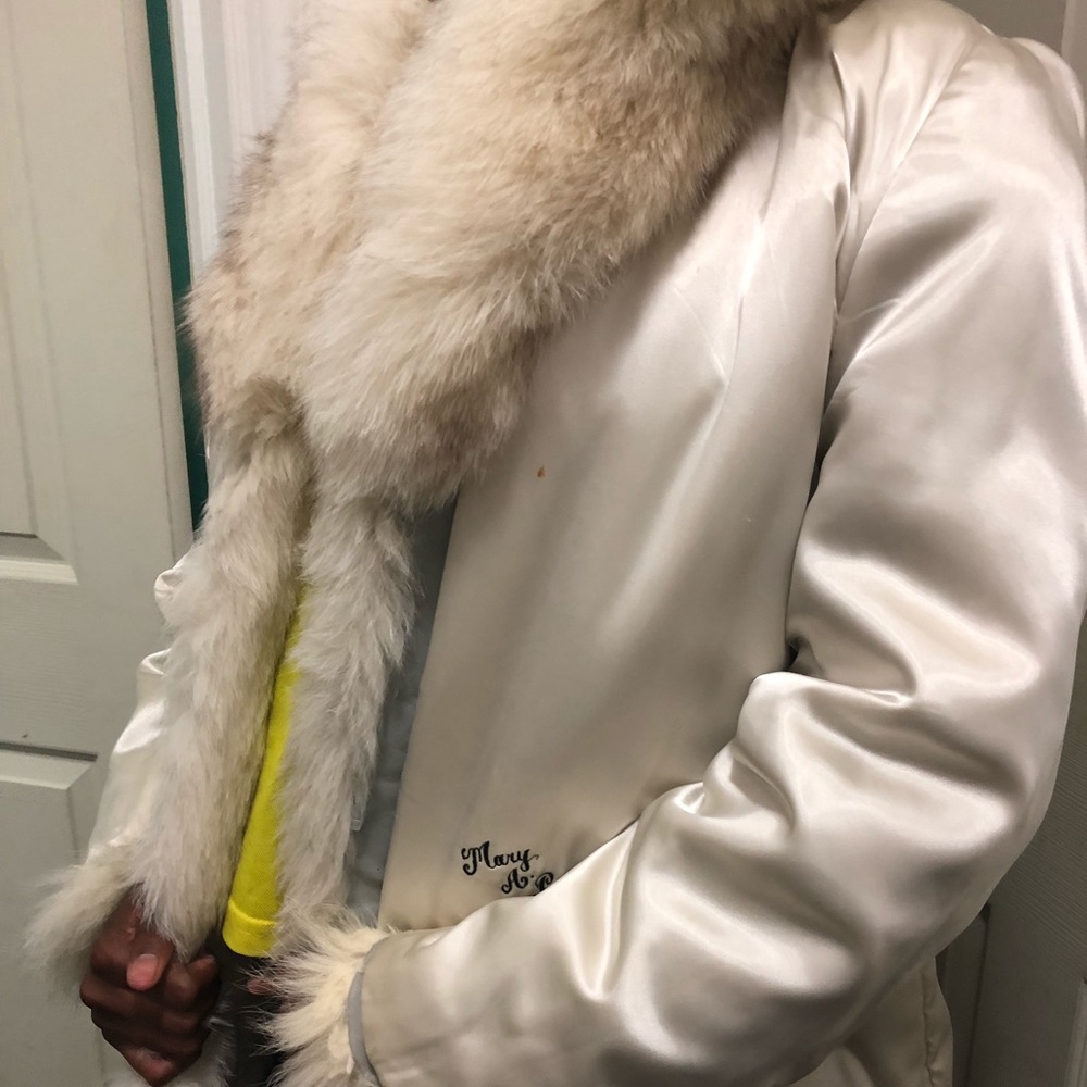 A Saga Fox Mink Fur Coat - Picture 8 of 8